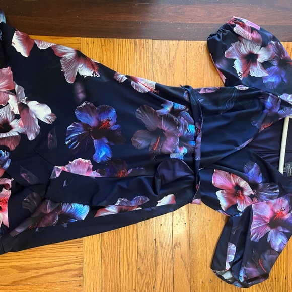 Adrianna Papell purple flowered short sleeve faux wrap dress - Picture 2 of 4